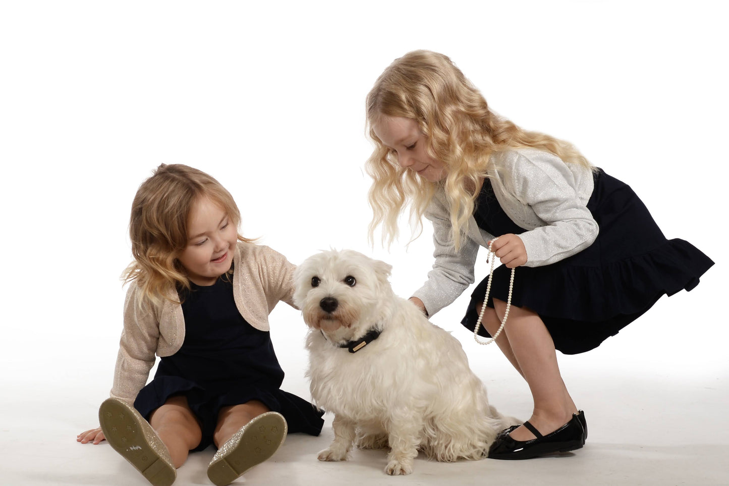 Lasten kimaltava neulebolero, kultainen